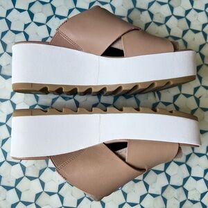Sorel “Cameron” Flatform Mule, Beige, size 7.5